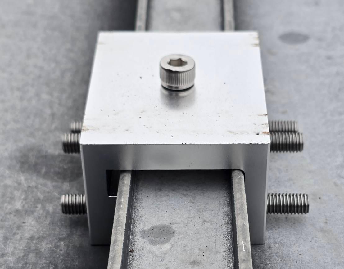 Idealne dopasowanie do Twojego dachu: Nasz nowy zatrzask dachowy jest już w produkcji!